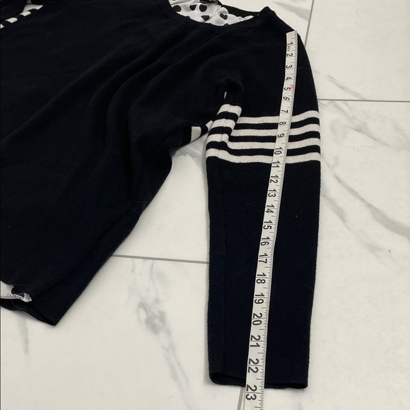 Yest Black Sweater White Striped Sleeves with Open Back & Interior Top SZ 10 - Picture 12 of 14